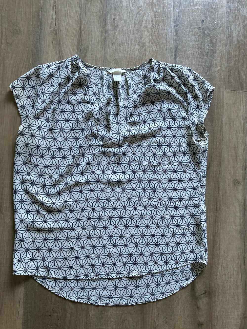 H&M White and Black Geometric Cap-Sleeve Blouse